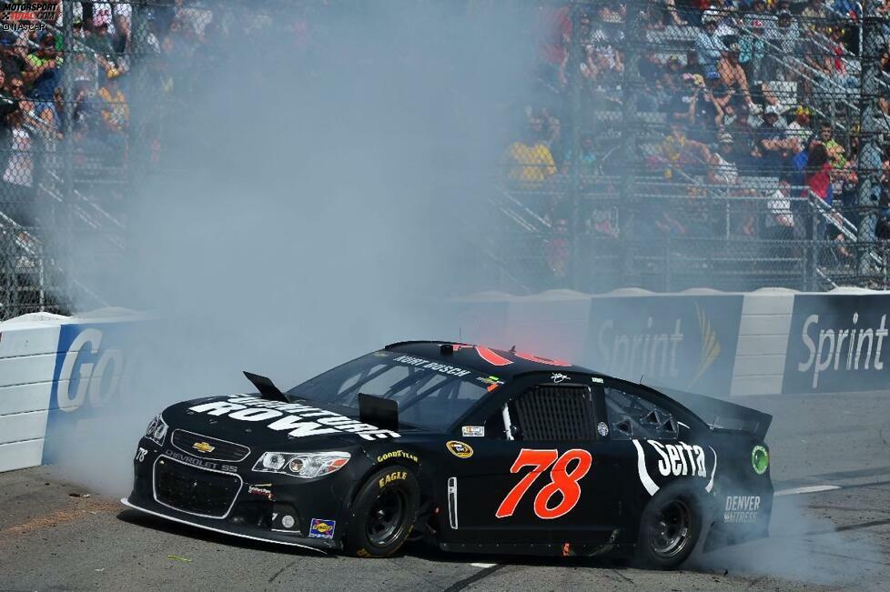 ... Kurt Busch (78) kommt ebenfalls nicht ohne Probleme durch die harten 500 Martinsville-Runden.