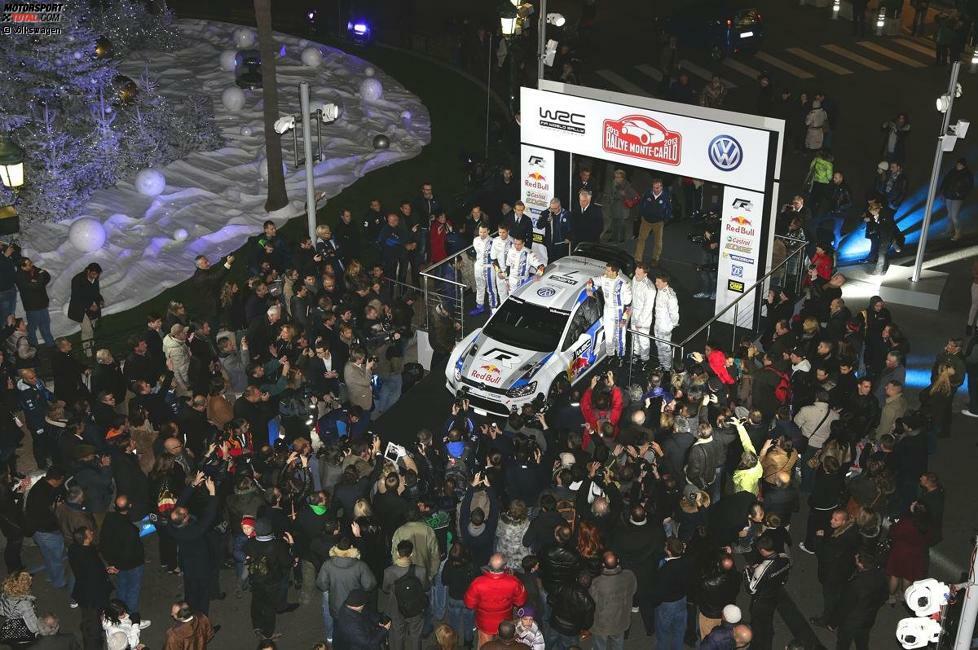 Präsentation in Monaco: Der Startschuss - Am 7. Dezember 2012 präsentiert Volkswagen in glanzvoller Atmosphäre vor dem Casino in Monte Carlo den Polo R WRC und die WRC-Mannschaft. Damals gingen die Verantwortlichen noch von einem Lehrjahr aus