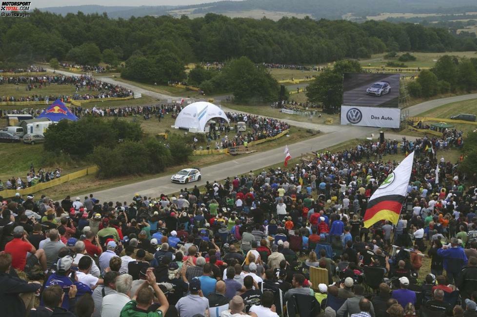 Nach einem Unfall bei der vierten Wertungsprüfung muss Ogier mit den drei Zusatzpunkten für die Power-Stage vorlieb nehmen. Damit vergibt der Franzose den ersten Matchball in der WM