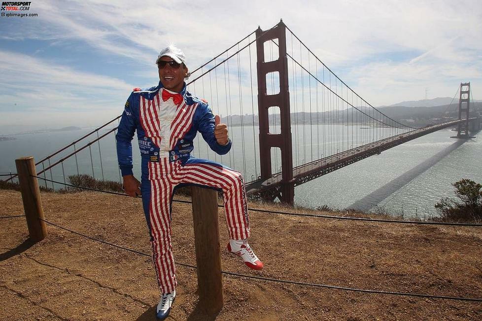 So gewandet, durfte ein Erinnerungsfoto vor der Golden-Gate-Bridge bei San Francisco natürlich nicht fehlen. Ob Stefano D'Aste damals schon im Kopf hatte, wie er ein Jahr später in Europa an den Start gehen würde? Vielleicht...
