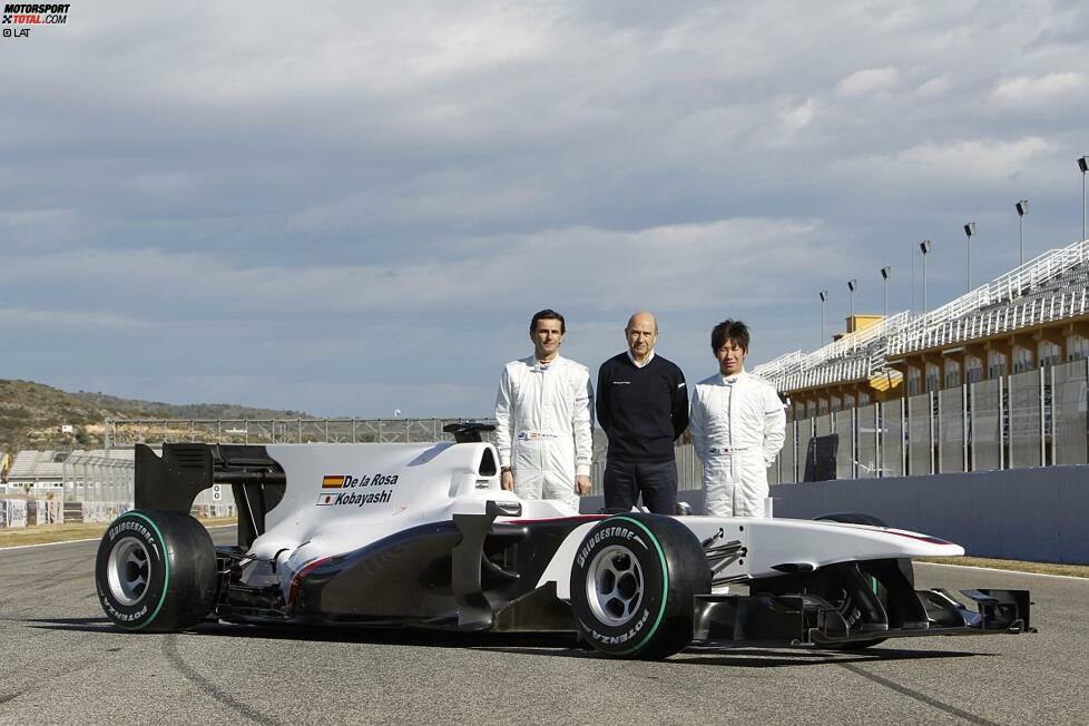 Das Comeback des Sauber-Teams: Mit Pedro de la Rosa und Kamui Kobayashi sowie einem in Weiß und Grau gehaltenen Rennwagen kehrt Peter Sauber als Teamchef zurück in die Formel 1.