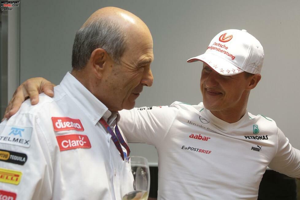 Ein alter Bekannter schaut vorbei und erweist Peter Sauber seinen Respekt: Michael Schumacher, der am Saisonende 2012 seine Formel-1-Karriere endgültig beendet.