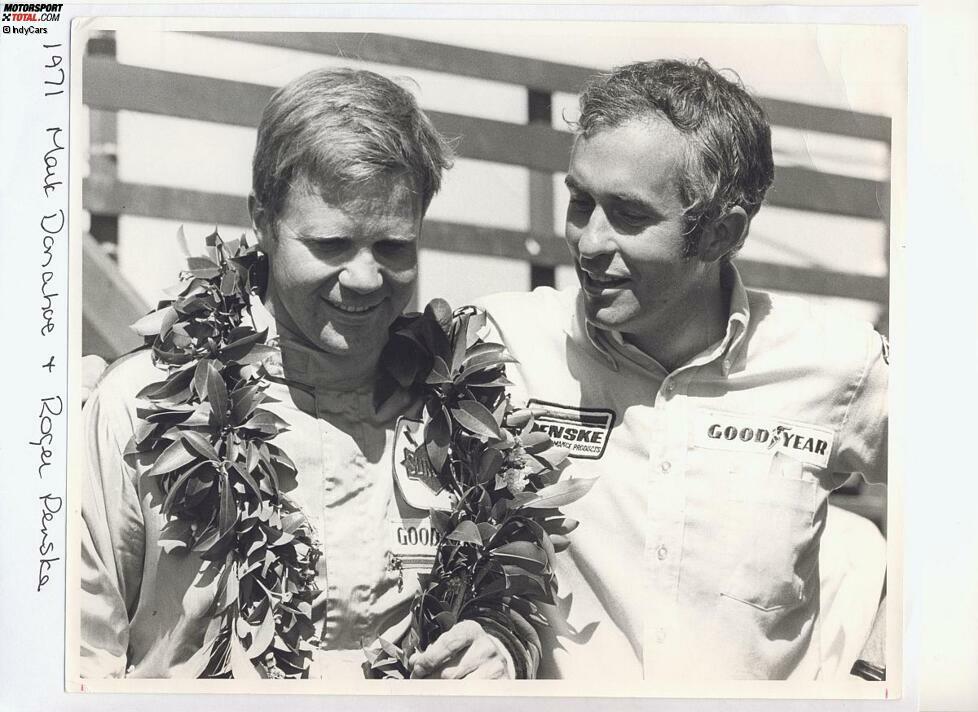 Mark Donohue gewinnt 1971 das erste Pocono-Rennen, rechts sein Teamchef, der junge Roger Penske
