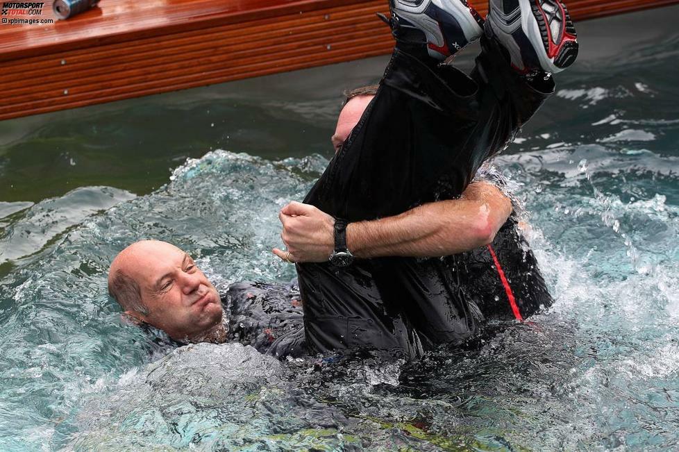 Red-Bull-Designgenie Adrian Newey wird mühsam über Wasser gehalten.