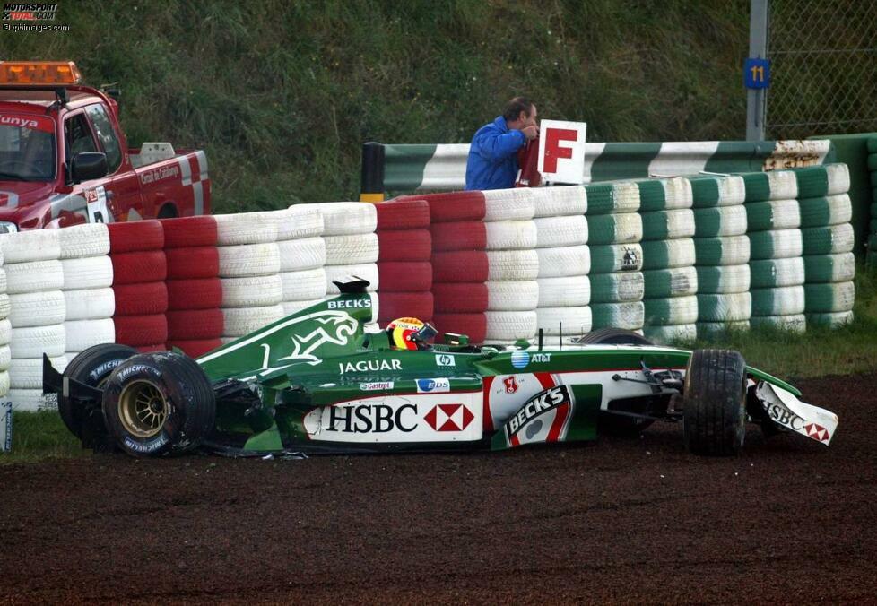 Der Durchbruch gelingt Jaguar nie, egal was im Management oder technisch geändert wird. Symbolisch dieser Testunfall von Antonio Pizzonia. Eddie Irvine fährt 2001 und 2002 immerhin je einmal auf das Podium, in der Konstrukteurs-Weltmeisterschaft bleibt aber der siebte Platz (2002 bis 2004) das Höchste der Gefühle.