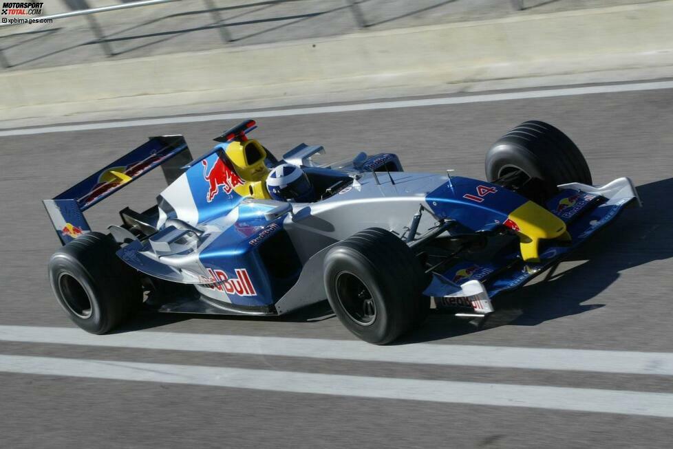 Am 15. November 2004 geht das Jaguar-Team für einen symbolischen Euro an Red Bull über. Im Gegenzug verlangt der Ford-Konzern die Zusage, drei Jahre lang insgesamt 400 Millionen US-Dollar zu investieren. Im Bild Neuzugang David Coulthard bei den ersten Testfahrten mit Interimslackierung im Januar 2005.