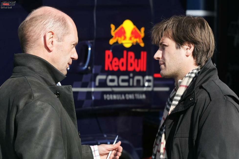 Der neue Heilsbringer kommt 2006 und heißt Adrian Newey (im Bild mit Dany Bahar, der damaligen rechten Hand von Dietrich Mateschitz). Der Legende nach soll Gerhard Berger, 50-Prozent-Partner von Mateschitz bei Toro Rosso, die Idee gehabt haben, den introvertierten Genius zu holen - um jeden Preis. Man munkelt, dass Newey, der bestverdienende Designer der Formel 1, rund zehn Millionen Euro Jahresgage kassiert.