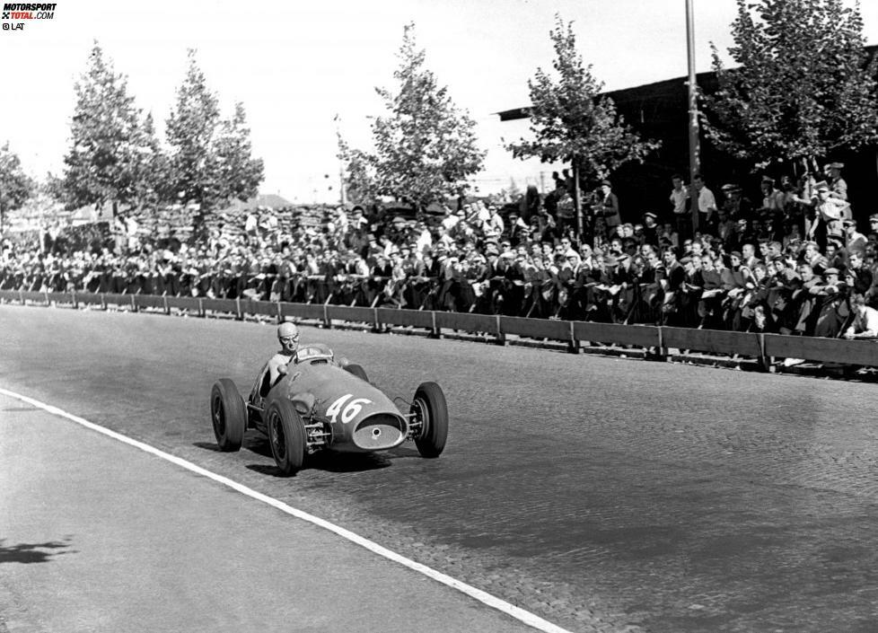 Ascari gewinnt auf Ferrari sogar in die Saison 1953 hinein, verteidigt seinen 1952 eroberten WM-Titel erfolgreich. Insgesamt neun Siege en suite hatte er am Ende zu Buche stehen.