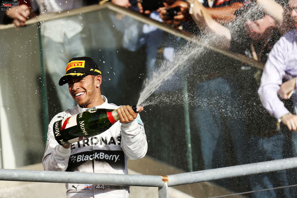 Ein Jahr später reiht sich auch Lewis Hamilton in diesen elitären Klub ein. Im Saisonendspurt 2014 gewinnt der Brite sechs der letzten sieben Rennen. Zwischen Monza und Austin triumphiert er sogar fünfmal in Serie und legt so den Grundstein für seinen zweiten WM-Titel insgesamt und seinen ersten mit Mercedes.