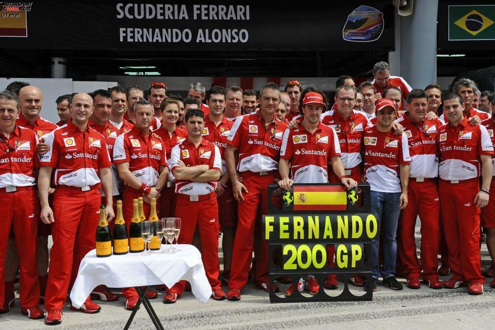 Malaysia, Alonsos 200. Grand Prix, beginnt genau nach dem Geschmack des Spaniers: Zwar verliert er erneut das Qualifying-Stallduell gegen Massa, aber wenn man trotzdem Dritter wird, tut das nicht weiter weh. Ferrari scheint die alte Schwäche auf eine schnelle Runde zumindest am Saisonbeginn im Griff zu haben.