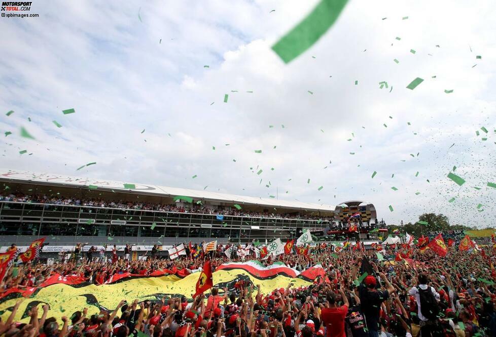 Beim Ferrari-Grand-Prix in Monza feiern die Tifosi den zweiten zweiten Platz hintereinander.