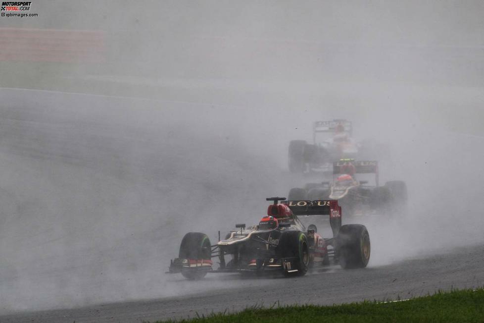 Aber nur eine Woche später ist Räikkönen die WM-Führung auch schon wieder los: Erst vom siebten auf den zehnten Startplatz zurück (wegen Qualifying-Blockade von Nico Rosberg), dann im Rennen in Malaysia hinter Teamkollege Romain Grosjean nur Siebter.