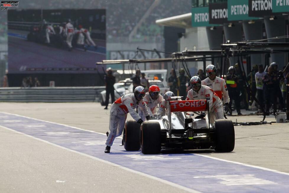 Button muss nach einem verpatzten Boxenstopp sicherheitshalber aus dem Rennen genommen werden. Nach zwei von 19 Grands Prix ist McLaren WM-Siebter.