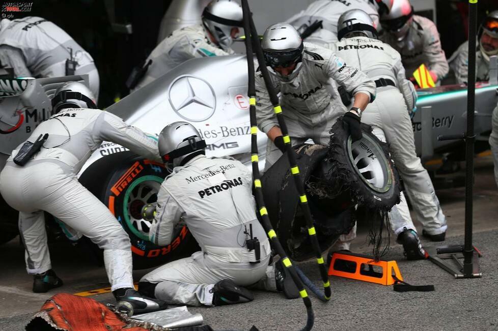 Beim Saisonfinale in Brasilien bekommt aber auch die Mercedes-Crew noch einmal Arbeit: Nach einer Kollision mit dem Williams von Valtteri Bottas muss Hamilton zum Reifenwechsel an die Box kommen und erhält zusätzlich noch eine Durchfahrtsstrafe. Im Kampf um den zweiten Konstrukteursrang gegen Ferrari ist dies ein herber Rückschlag, Hamilton wird nur Neunter.