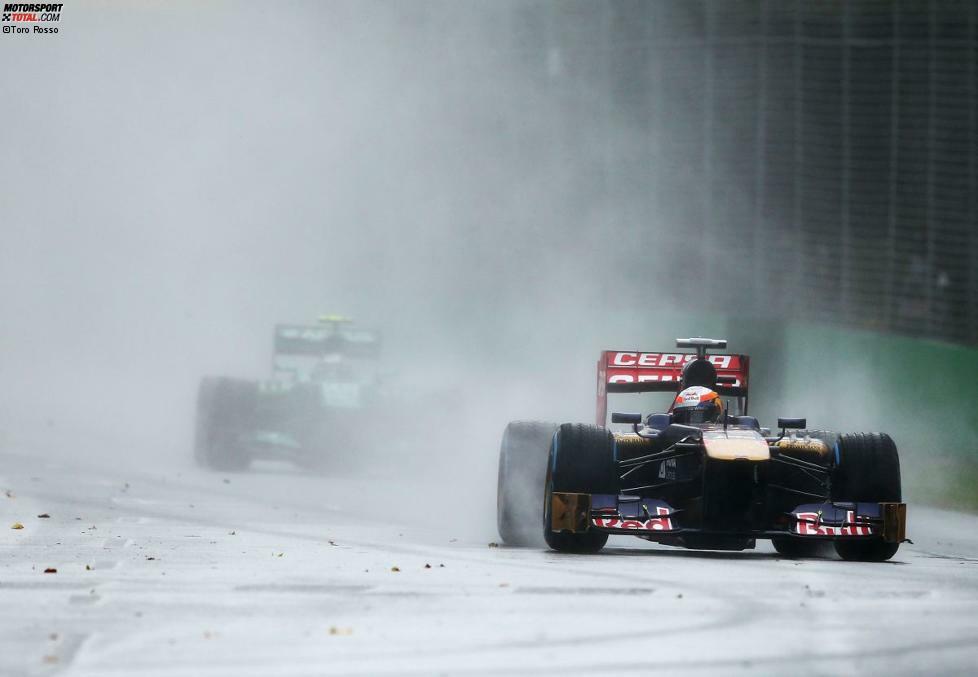 Beim Saisonauftakt in Australien, der Heimat von Daniel Ricciardo, geht Toro Rosso leer aus. Im auf Sonntag verlegten Regen-Qualifying wittert dessen Teamkollege Jean-Eric Vergne die Chance auf die Top 10, scheitert aber an der falschen Reifenentscheidung seines Kommandostandes. Dennoch: Das Auto scheint schnell zu sein.