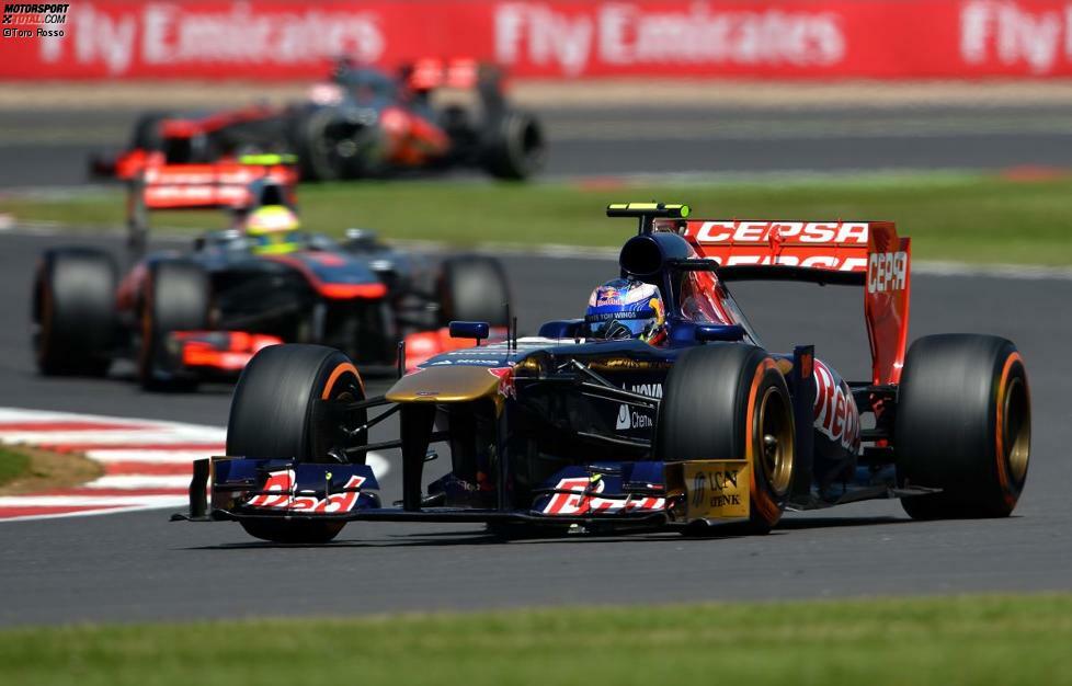 Mark Webber gibt seinen Rücktritt per Saisonende bekannt - und plötzlich wittern die Toro-Rosso-Junioren ihre Chance auf das Red-Bull-Cockpit. Aber mit dem Druck kommt Ricciardo deutlich besser zurecht als Vergne: Sechster im Qualifying in Silverstone, am Ende trotz suboptimaler Strategie immerhin Achter im Rennen.