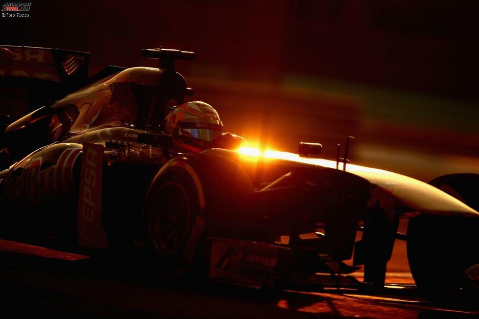 Nullnummer beim Heim-Grand-Prix der arabischen Geldgeber in Abu Dhabi: Ricciardo vermasselt den Start, Vergne leidet an abbauenden Reifen.