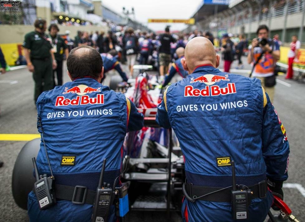 Die Mechaniker schieben die beiden Toro Rossos indes auf die besten Startpositionen der gesamten Saison: Ricciardo wird Siebter, Vergne Achter. So gut war Red Bulls B-Team bisher noch in keinem Qualifying 2013.
