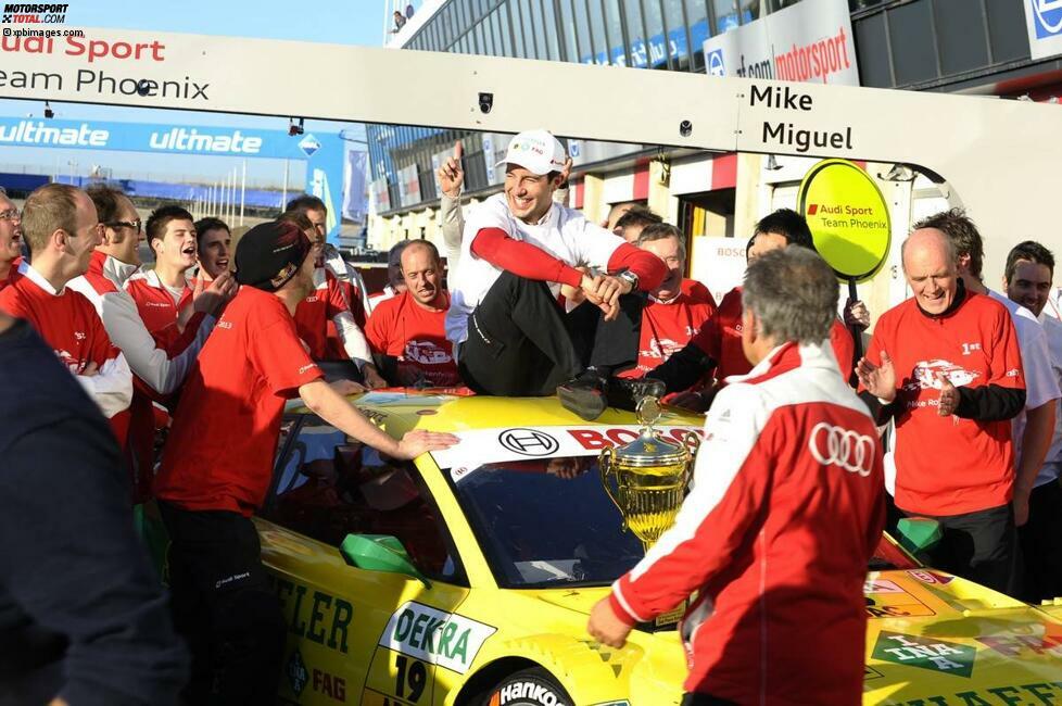 So jublete DTM-Champion Mike Rockenfeller nach seiner Krönung in Zandvoort. Bis zum Titel war es jedoch ein langer Weg für ihn und die Phoenix-Mannschaft.