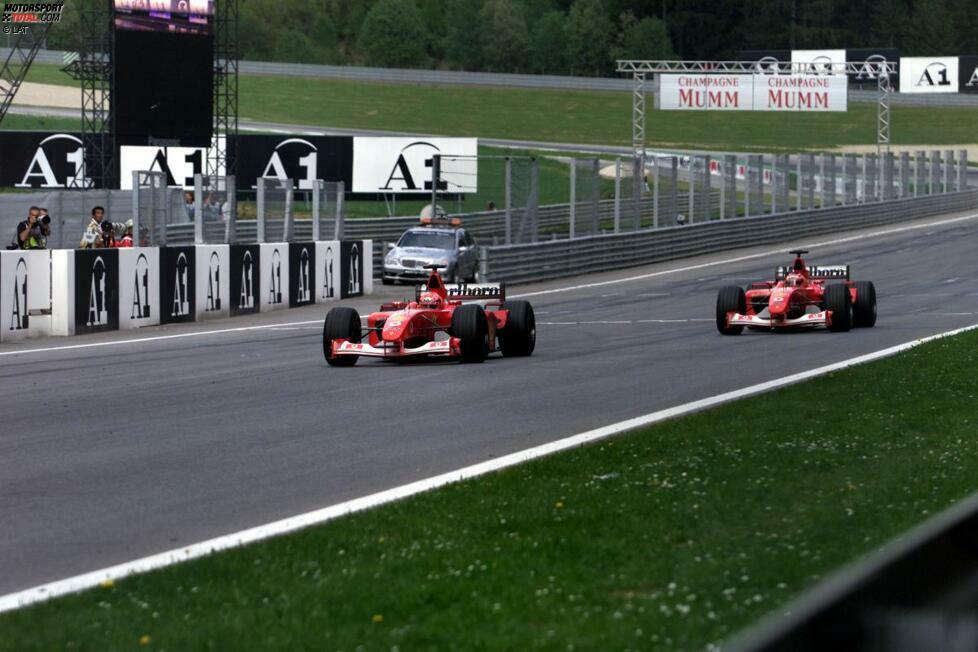 Doch die goldenen Ferrari-Jahre haben auch ihre Schattenseiten. Etwa in Spielberg, wo er 2001 und auch 2002 (Foto) gleich zweimal angewiesen wird, für Teamkollege Michael Schumacher vom Gas zu gehen.