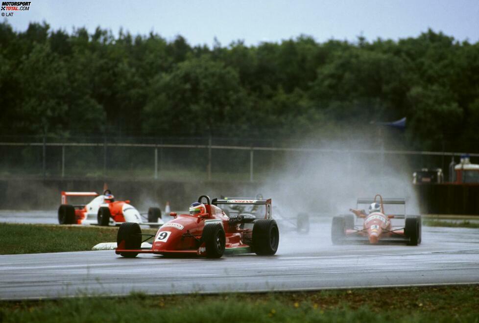 1991 geht es in der gleichen Tonart weiter: Das brasilianische Wunderkind, besonders talentiert im Regen, gewinnt auch die prestigeträchtige Britische Formel 3 im ersten Anlauf und seztt sich dabei gegen einen gewissen David Coulthard durch.