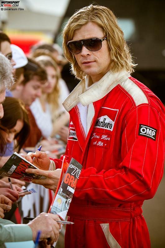 Dabei ist es in der Saison 1976 eigentlich James Hunt, der auf Niki Lauda neidisch sein sollte. Immerhin hat Lauda 1975 den Formel-1-WM-Titel gewonnen und fährt für das Formel-1-Traditionsteam schlechthin - Ferrari. Hunt hingegen hätte das Aus seines früheren Rennstalls beinahe die Karriere gekostet, doch bei McLaren gibt man ihm eine neue Chance in der Formel 1. Hunt enttäuscht seinen Arbeitgeber nicht: Er siegt, bereits im vierten Rennen.