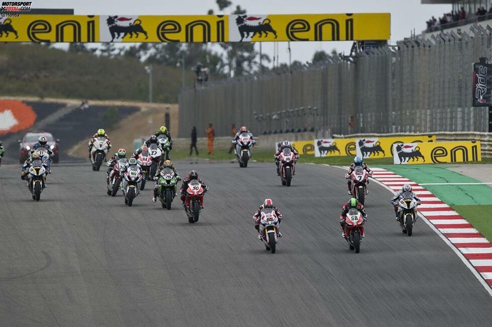 Die Saison der Superbike-WM umfasste in diesem Jahr insgesamt 27 Rennen. Dabei wurden sieben verschiedene Sieger gekürzt. Am Ende lautete das Duell um den WM-Titel Aprilia gegen Kawasaki:  Tom Sykes gegen Eugene Laverty und Sylvain Guintoli.
