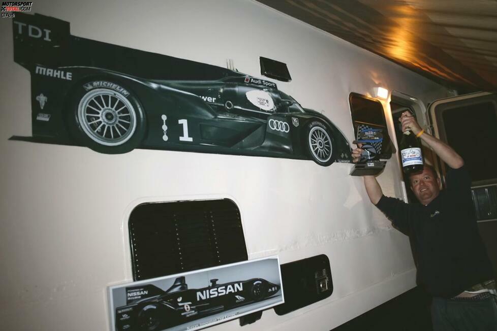 Wer hat schon sonst einen Audi R18 und einen DeltaWing unter dem Vordach des Wohnmobils?