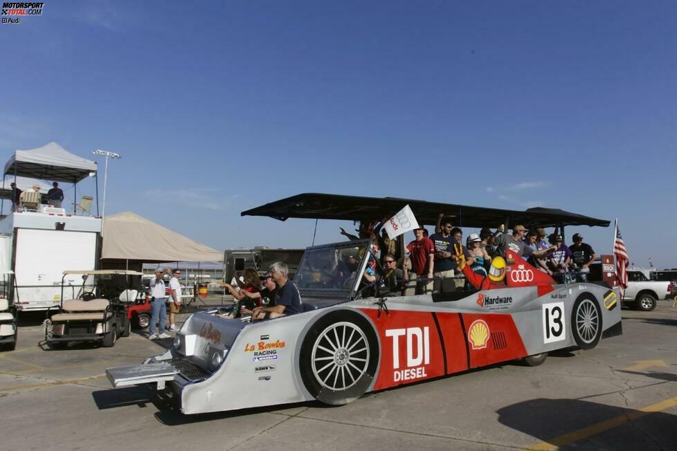 Eines der verrücktesten Gefährte: Ein Audi R10 TDI mit Platz für reichlich Insassen. Alles aus Holz in Handarbeit gezimmert.