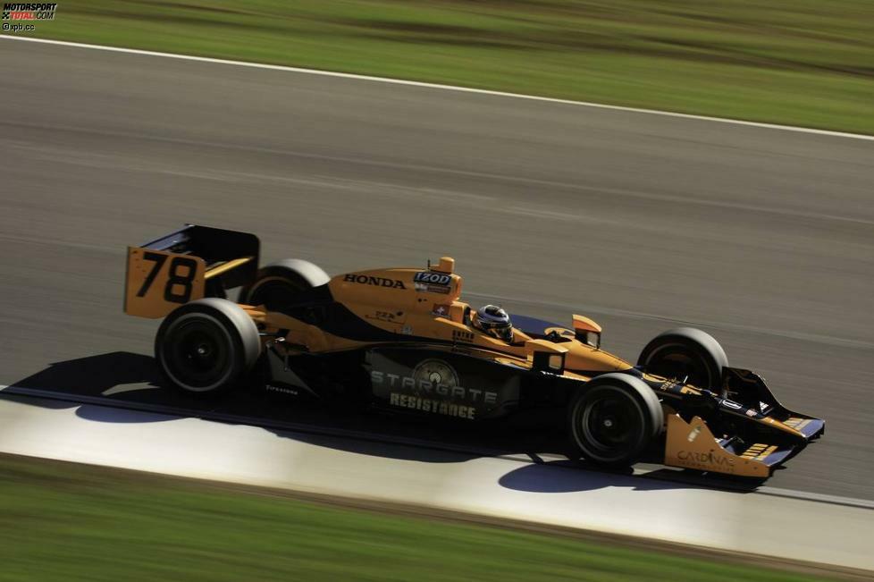 Dezember 2009: Erste Testfahrten im kleinen HVM-Team von Keith Wiggins. De Silvestro kommt mit der Empfehlung von fünf Rennsiegen in der Formel Atlantic zu den IndyCars.