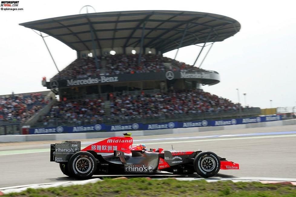 Mai 2006: Adrian Sutil gibt beim Formel-1-Grand-Prix auf dem Nürburgring sein Debüt an einem Formel-1-Rennwochenende. Im Freien Training darf er den MF1-Rennwagen auf der Strecke bewegen und kann sich vor seinen heimischen Fans in Szene setzen.