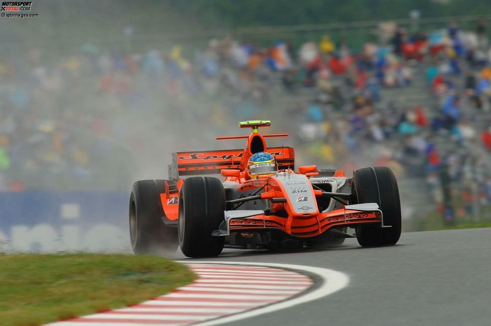 Oktober 2006: In neuen Farben: MF1 heißt nun Spyker, aber Adrian Sutil darf wieder ran. Hier beim Freien Training in Suzuka. Und der junge Deutsche macht eine sehr gute Figur - auch im Nassen. Ganz nebenbei gewinnt er in Japan die Formel Nippon...