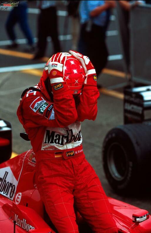 2000: Der von der Pole-Position gestartete Michael Schumacher liegt zunächst hinter McLaren-Pilot Mike Häkkinen an zweiter Stelle, schließlich würde er auch bei diesem Rennausgang mit fast uneinholbaren acht Punkten Vorsprung zum WM-Finale nach Malaysia reisen. Aber nach einem Regenschauer spielt er seine bekannte Klasse bei schwierigen Bedingungen aus und gewinnt das Rennen sogar noch vor dem Finnen. Schumacher ist der erste Ferrari-Weltmeister seit Jody Scheckter 1979.