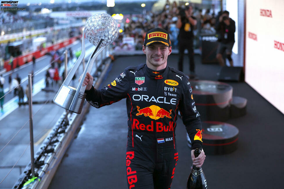 2022: Gewinnt Max Verstappen (Red Bull) seinen ersten WM-Titel ein Jahr zuvor erst in der allerletzten Runde der Saison, macht er seinen zweiten Triumph bereits vier Rennen vor Schluss mit einem Sieg in Japan perfekt. Es ist allerdings ein Geduldsspiel, denn das Rennen ist wegen einer Regenpause mehr als zwei Stunden unterbrochen!