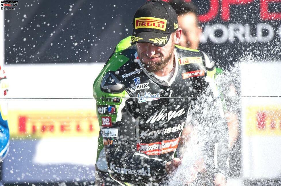 Beim Superbike-Comeback in Laguna Seca leistete sich Sykes keine Fehler und gewann Lauf eins, während Guintoli in der Fahrerwertung durch zwei fünfte Plätze hinter Teamkollege Laverty zurückfiel