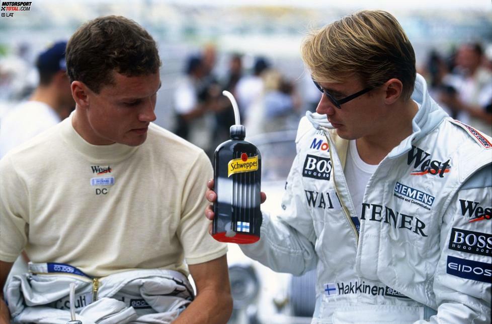 Aller Rivalität auf der Strecke zum Trotz: Häkkinen (rechts) und Coulthard blieben Freunde und bewahrten sich ein gutes Verhältnis. Kurios, dass es mit Kimi Räikkönen erneut ein Finne sein sollte, der dem Schotten in der Folge das Leben schwer machte.