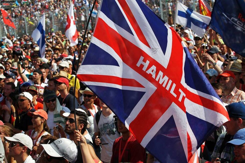 Fahrer aus Großbritannien, oder dem Vereinigten Königreich Großbritannien und Nordirland, wie die offizielle Bezeichnung des Landes lautet, sind aus der Formel 1 nicht wegzudenken. In unserer Fotostrecke stellen wir die Top 15 der britischen Fahrer mit den meisten Grand-Prix-Teilnahmen im Countdown vor.