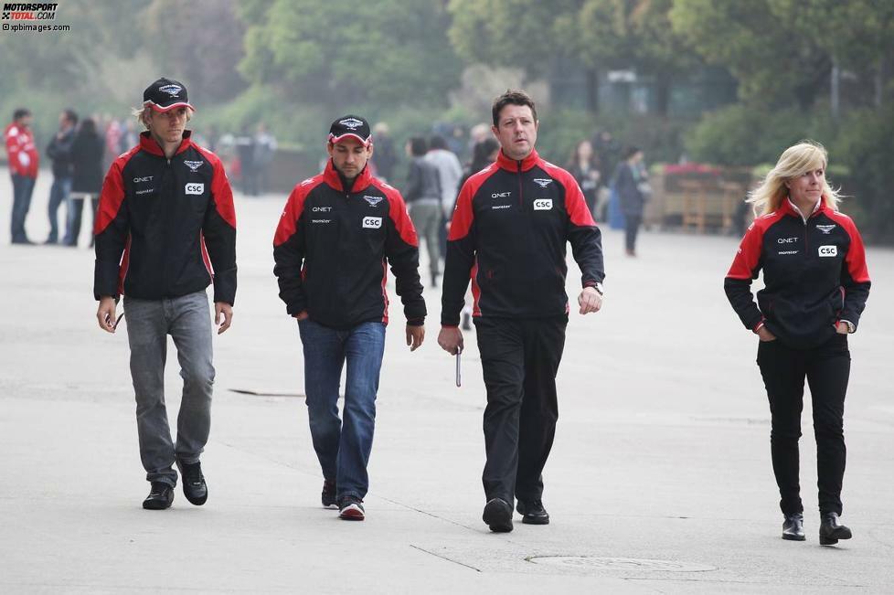 Maria de Villota beim Trackwalk auf dem Shanghai International Circuit in China. Gemeinsam mit den beiden Marussia-Stammpiloten Timo Glock und Charles Pic bereitet sich die junge Spanierin auf den bevorstehenden Grand Prix vor.