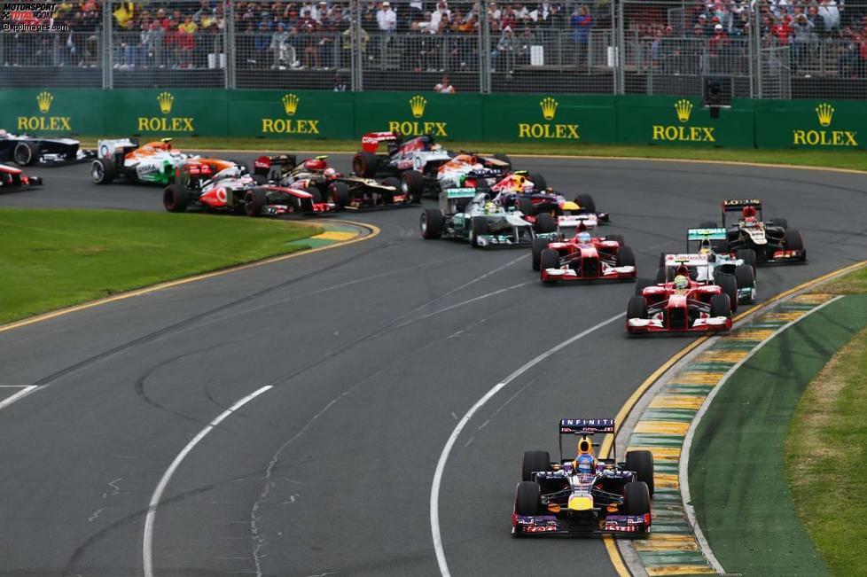Die neue Saison beginnt so, wie die alte aufgehört hat: mit Weltmeister Sebastian Vettel an der Spitze. Der Red-Bull-Pilot gewinnt in Melbourne zwar den Start, aber nicht das Rennen.
