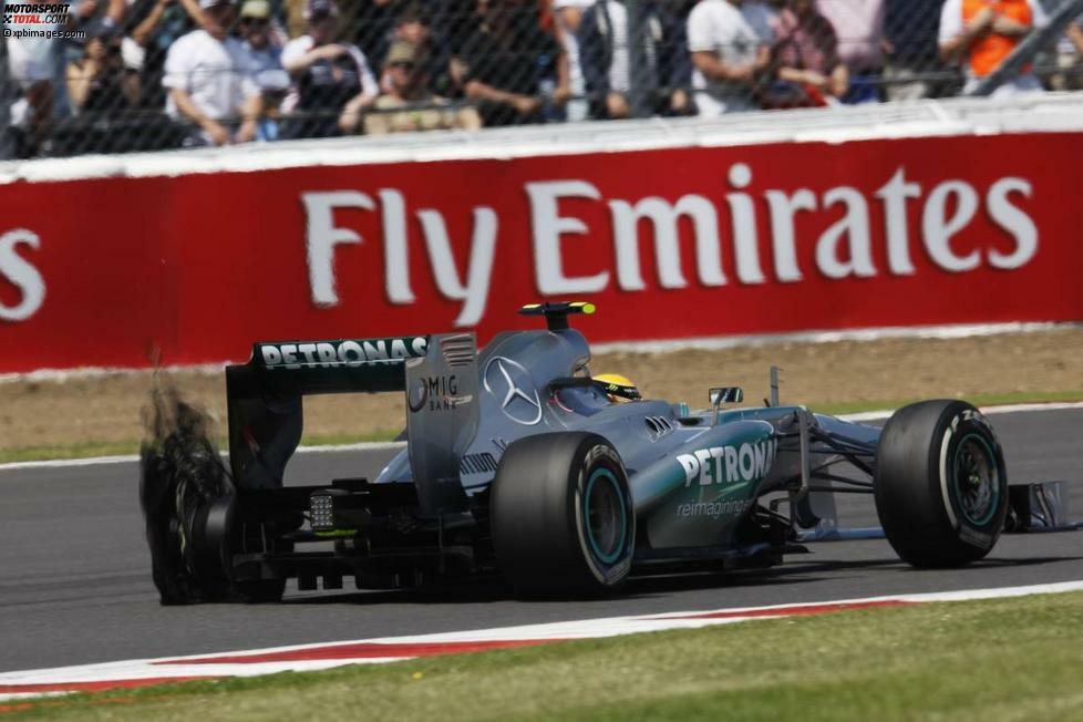 Das Pirelli-Debakel von Silverstone: Lokalmatador Lewis Hamilton verliert alle Chancen auf den Heimsieg wegen eines Reifenschadens. Vier weitere Reifenplatzer (einer vom TV unbeobachtet) folgen, das Rennen steht kurz vor dem Abbruch. 
