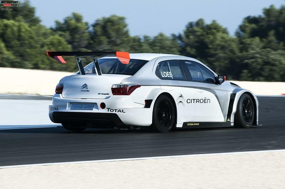 Und was bedeutet all dies für den Einsatz auf der Strecke? Das wusste Citroen als erstes. Denn die französische Marke war der einzige WTCC-Hersteller, der bereits 2013 Testfahrten mit dem Auto für 2014 absolvierte. Schon seit den Sommermonaten 2013 dreht der Citroen C-Elysee seine Runden auf Rennstrecken in Europa.