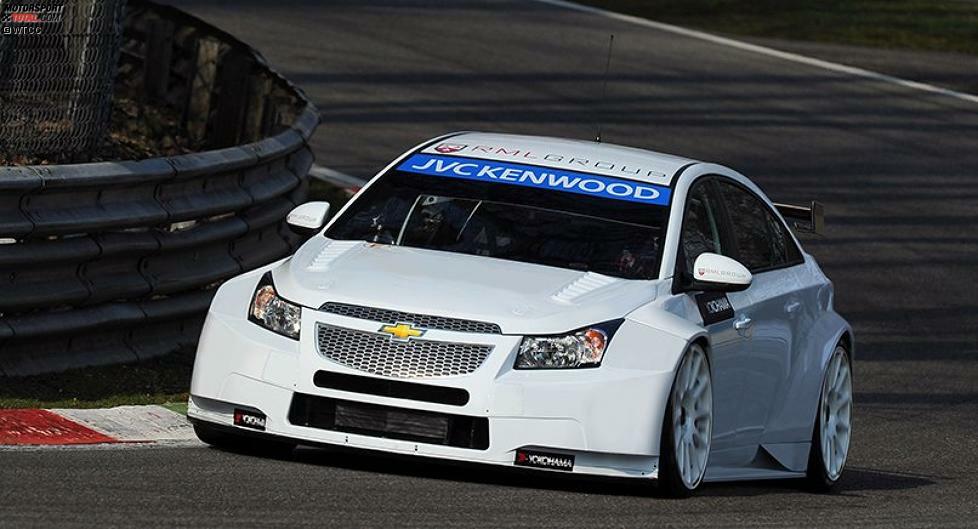 Das hier sieht dagegen verdächtig nach einem Auto der Generation 2013 aus. Oder nicht? Nein! Es ist das erste Bild des Chevrolet Cruze für 2014, den RML für den WTCC-Einsatz entwickelt. Die Verwandtschaft zum Vorgängermodell aus der aktuellen Saison ist aber unübersehbar.