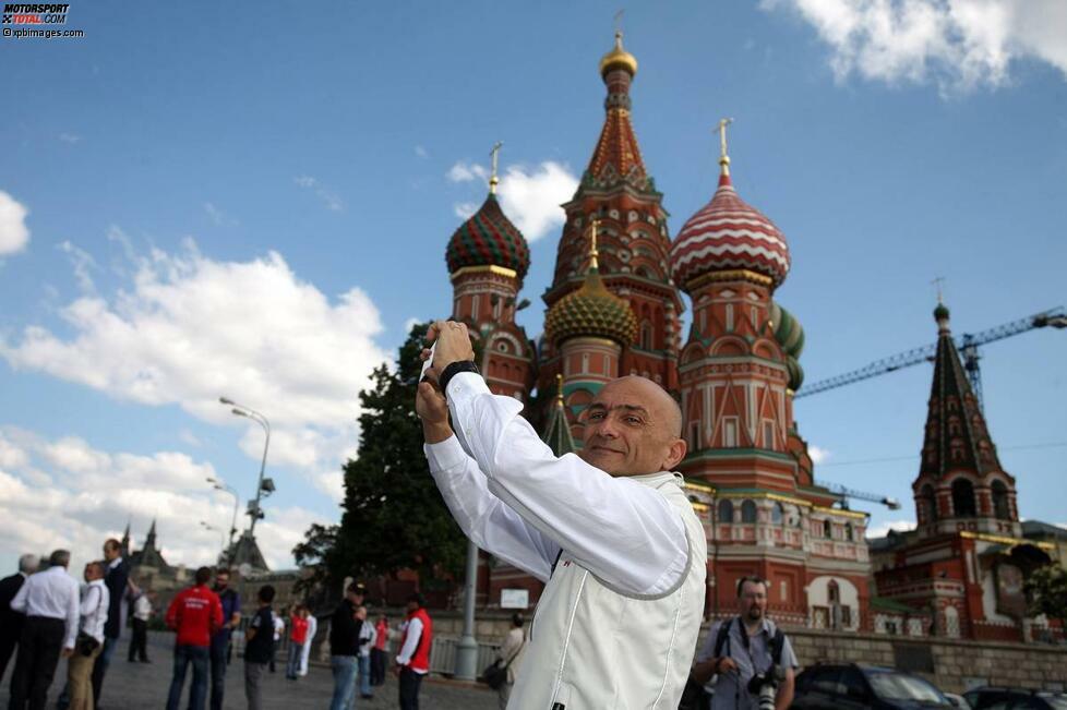 Und dann hätten wir noch ein bisschen Touri-Programm mit Gabriele Tarquini in Moskau. Die WTCC gastierte 2013 erstmals in Russland. Eine gute Gelegenheit für die Rennfahrer, Land und Leute kennenzulernen.