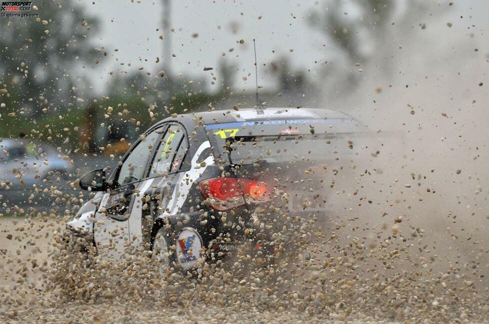 Ebenfalls Slovakiaring. Chauffeur ist dieses Mal allerdings Michel Nykjaer. Er wirbelt etliche Kieselsteine auf.