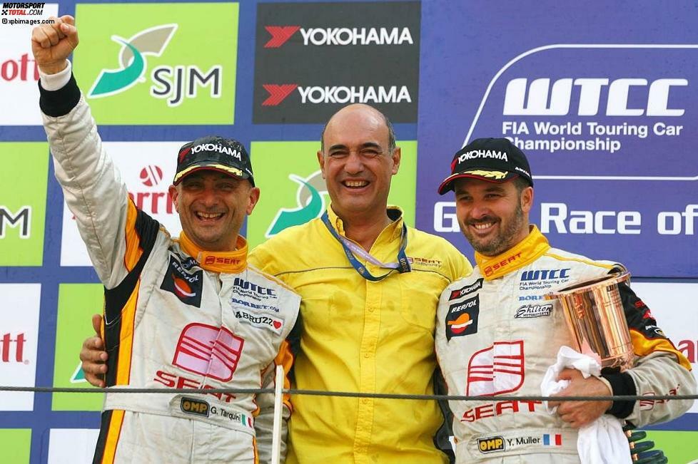 22. November 2009: Im Alter von 47 Jahren und 266 Tagen wird Gabriele Tarquini (Italien) in Macao zum ältesten Titelträger einer FIA-Weltmeisterschaft. Und SEAT gewinnt erneut in der Herstellerwertung. Um sich am Jahresende werksseitig aus der WTCC zurückzuziehen. Ab 2010 unterstützt die spanische Marke lediglich noch ihre Kundenteams, bleibt der Meisterschaft auf diese Weise aber erhalten.