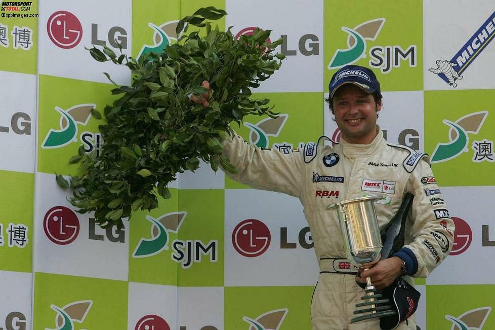 20. November 2005: Roberto Ravaglia (Italien) ist seinen WM-Titel los, denn Andy Priaulx (Großbritannien) krönt sich in Macao zum ersten Tourenwagen-Weltmeister seit 1987. Der BMW-Pilot und seine Marke triumphieren auch in der Herstellerwertung - beide Titel gehen 2005 an BMW.