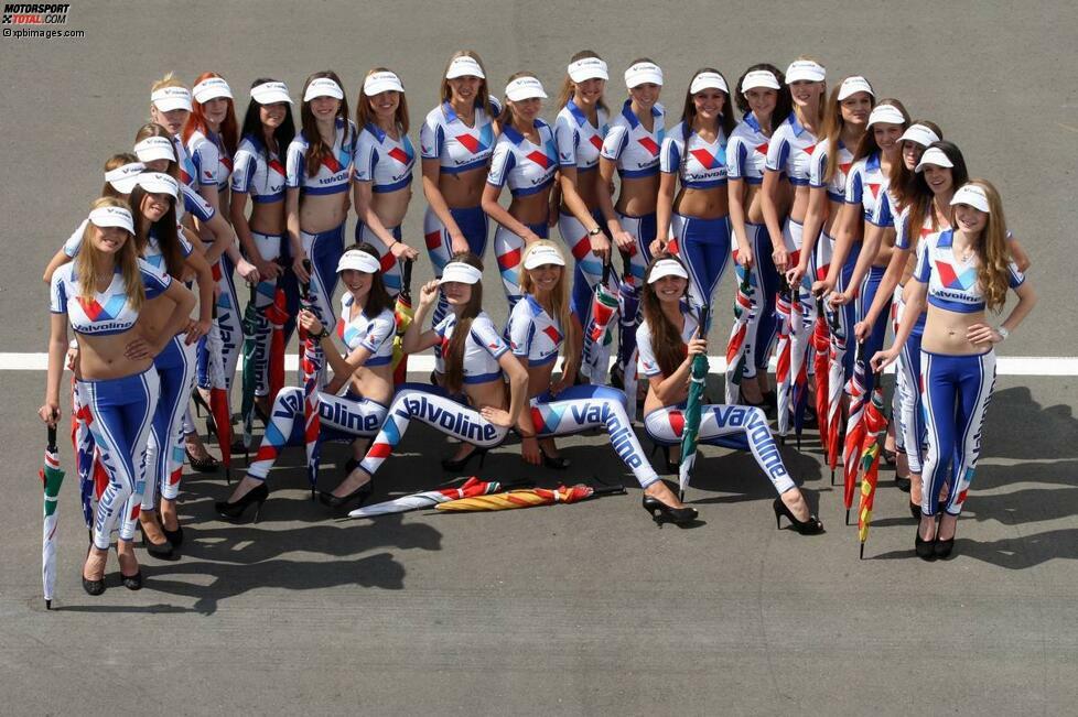 Bei einem solchen Anblick freut sich natürlich auch der Sponsor, der die Gridgirls der WTCC während der Europa-Saison mit knappen Outfits ausstattet.