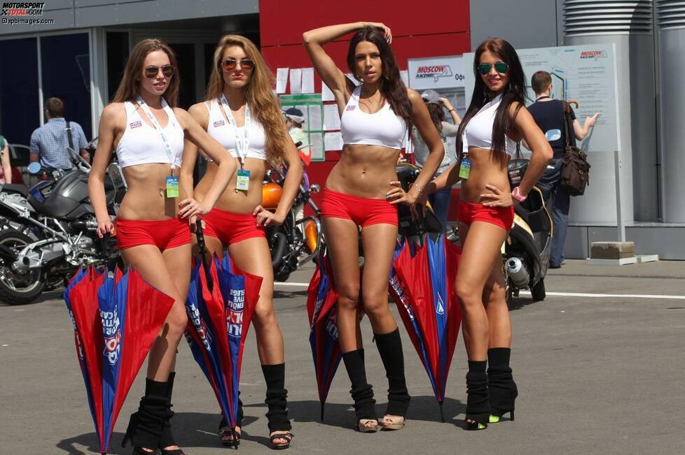 Ein weiterer Seriensponsor schickte in Russland ebenfalls einige Mädels durch das Fahrerlager - und das in noch knapperen Outfits!