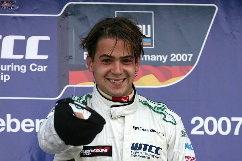 2007: BMW-Neuzugang Augusto Farfus hat nach 11 von 22 Rennen die Spitzenposition in der Fahrerwertung inne, aber am Ende ist es erneut Andy Priaulx, der für BMW zum WM-Titel fährt. Zur Saisonhälfte war Priaulx noch Zweiter.