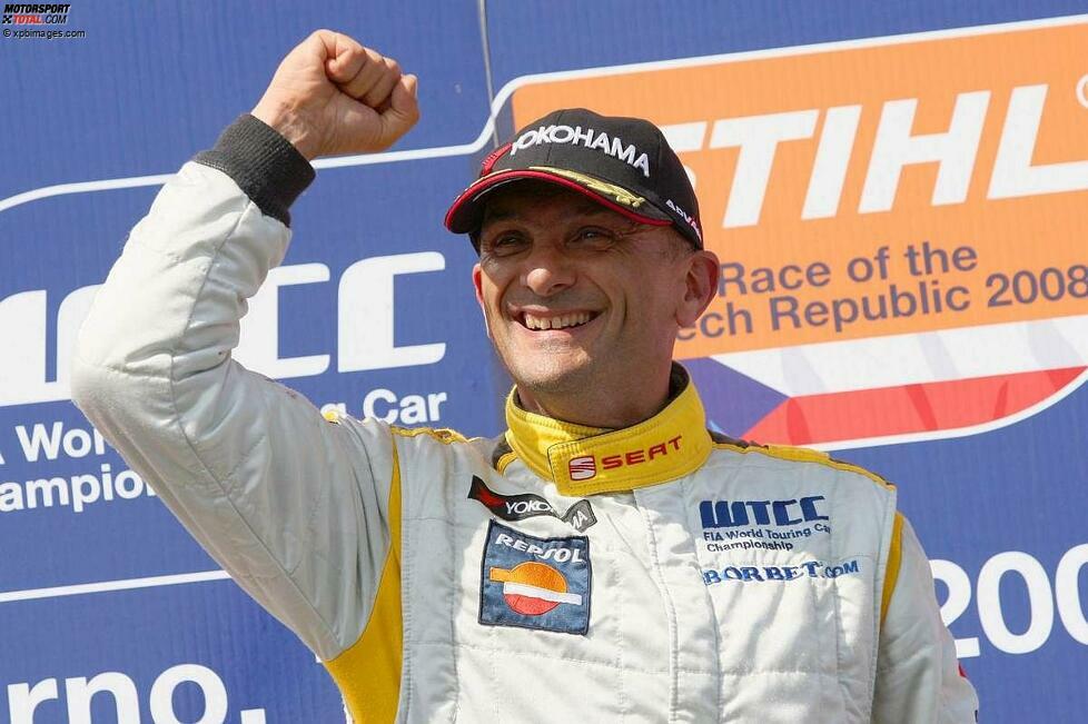 2008: Ein Punkt beträgt der Vorsprung von Gabriele Tarquini nach 12 von 24 Rennen in der Fahrerwertung. Yvan Muller belegt Position zwei, doch am Saisonende ist er die Nummer eins und wird Weltmeister.